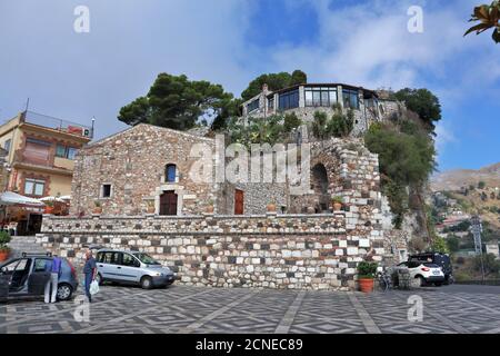 Castelmola - Scorcio di Piazza Sant'Antonio la mattina Banque D'Images