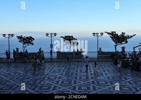 Castelmola - Terrazza panoramica di Piazza Sant'Antonio Banque D'Images