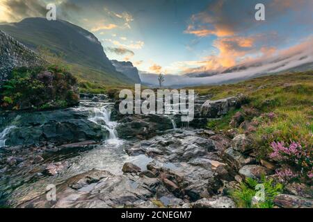 Cascade sur Russell Burn, APPLECROSS, Bealach na Ba, Écosse Banque D'Images