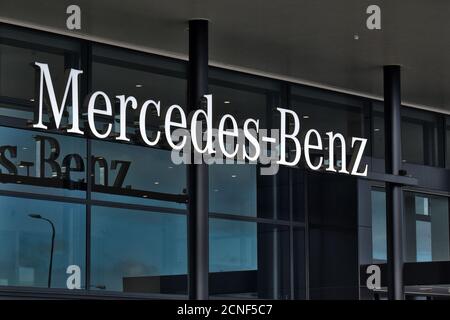 AUCKLAND, NOUVELLE-ZÉLANDE - 02 avril 2019 : Auckland / Nouvelle-Zélande - 2 avril 2019 : panneau Mercedes-Benz showroom à East Tamaki Banque D'Images