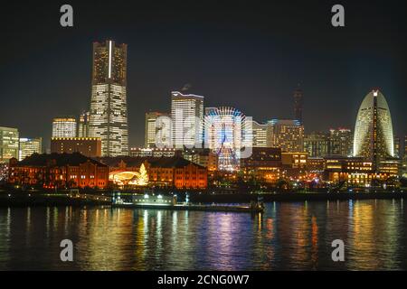 Tout le bureau de Minato Mirai s'allume Banque D'Images