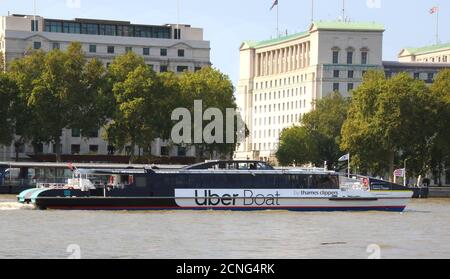 Thames Clippers Uber Boat sur la Tamise à Londres. Banque D'Images
