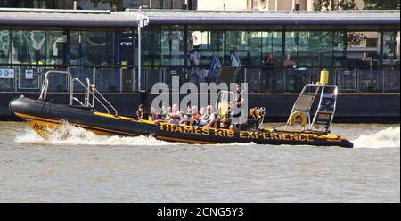 Londres, Royaume-Uni. 16 septembre 2020. Thames Rib Experience en bateau le long de la Tamise à Londres. Crédit : SOPA Images Limited/Alamy Live News Banque D'Images