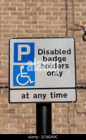 Porte-badges handicapés pour panneaux de signalisation uniquement. 01 avril 2009. Photo: Neil Turner Banque D'Images