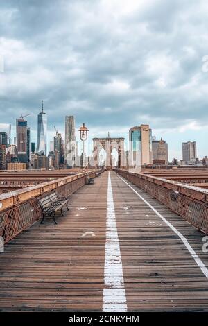 Photo verticale du pont de Brooklyn à New York, États-Unis Banque D'Images