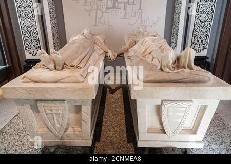 Teruel, Espagne - 17 août 2020 : mausolée d'Isabel de Segura et de Diego de Marcilla, les amoureux de Teruel, dans l'église de San Pedro, Teruel, Espagne Banque D'Images