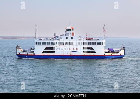 Ferry Wightlink Isle of Wight traversant le Solent de Lymington à Yarmouth. Banque D'Images