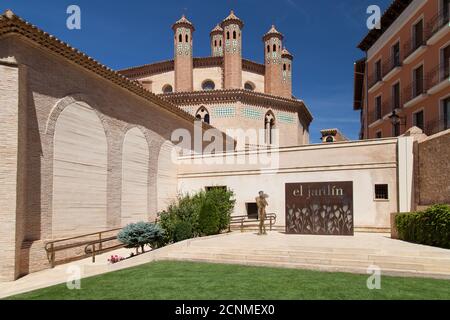 Teruel, Espagne - 17 août 2020 : jardin de l'église Saint-Pierre de Teruel, Espagne. Banque D'Images