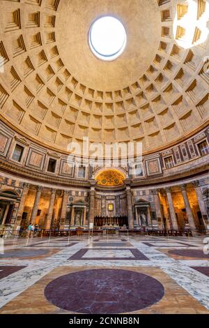 Intérieur du Panthéon, Rome, Latium, Italie Banque D'Images