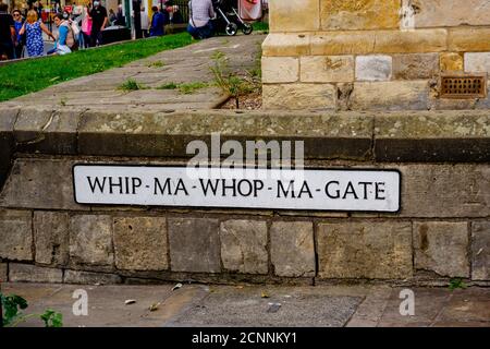 Le panneau à l'entrée de la rue la plus courte des mondes Fouet Ma Whop Ma Gate Banque D'Images