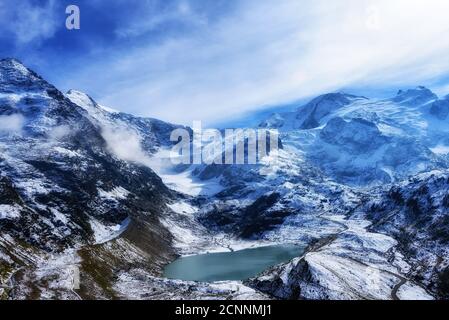 Lac alpin en paysage de montagne, glacier Stein, Berne, Suisse Banque D'Images