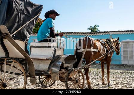 24 août 2019 : une calèche sur la place principale appelée « Plaza Mayor ». Trinité-et-Cuba Banque D'Images