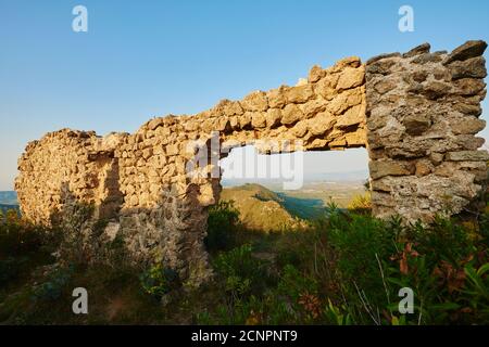 Les ruines du château, Castell del Montmell, intérieur des terres, province de Tarragone, Catalogne, Espagne, Europe Banque D'Images