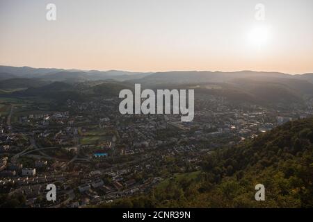 vue depuis la tour d'observation liestal, en suisse le soir, liestal se trouve dans le canton de bâle-landschaft. Banque D'Images