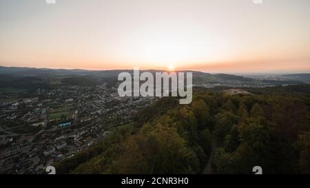 vue depuis la tour d'observation liestal, en suisse le soir, liestal se trouve dans le canton de bâle-landschaft. Banque D'Images