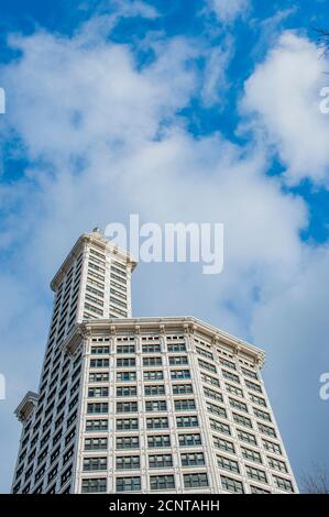 Vue sur la Smith Tower est une icône de Seattle et un gratte-ciel construit en 1914 dans le quartier de Pioneer Square à Seattle, État de Washington, États-Unis. Banque D'Images