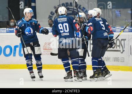 Pilsen, République tchèque. 18 septembre 2020. Utkani 1. kola hokejove extraligy: HC Skoda Plzen - HC Sparta Praha, 18. zari 2020 v Plzni. Hraci Plzne se raduji z golu. Banque D'Images