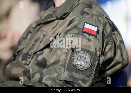 Capu Midia, Roumanie - 17 septembre 2020 : logo du Département polonais des affaires étrangères militaires sur l'uniforme d'un officier. Banque D'Images