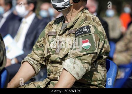 Capu Midia, Roumanie - 17 septembre 2020 : logo des hussards hongrois sur l'uniforme d'un officier. Banque D'Images