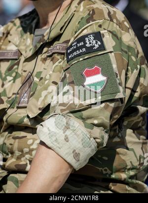 Capu Midia, Roumanie - 17 septembre 2020 : logo des hussards hongrois sur l'uniforme d'un officier. Banque D'Images