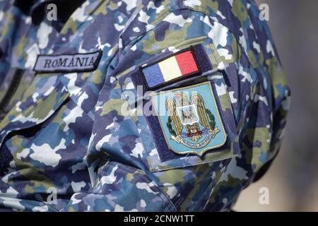 Capu Midia, Roumanie - 17 septembre 2020 : logo de l'Armée de l'air roumaine sur l'uniforme d'un officier. Banque D'Images