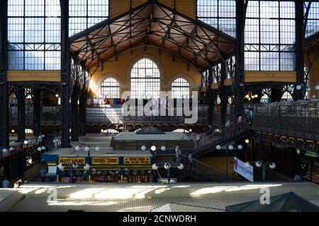 Central Market Hall, Budapest, Hongrie, grande salle de marché Banque D'Images