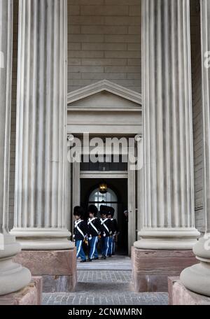Royal Life Guards au Palais Amalienborg à Copenhague Banque D'Images