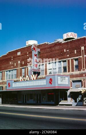 Kaw Theatre, Washington Street, Junction City, Kansas, États-Unis, John Margolies Roadside America Photograph Archive, 1980 Banque D'Images