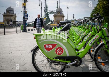 Budapest, Hongrie - 25 septembre 2019 : location et stationnement de bicyclettes en Hongrie Banque D'Images