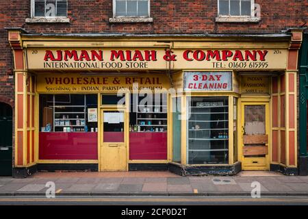 Ajman Miah & Company shop à Norwich. International Food Store vintage store front. Banque D'Images