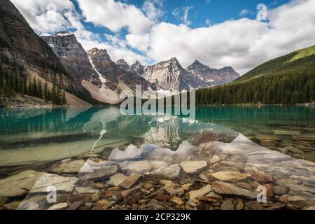 Lac Moraine et vallée des dix pics dans le parc national Banff, Alberta, Canada. Banque D'Images