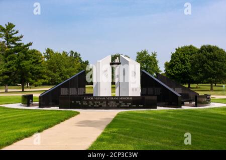 Springfield, Illinois / États-Unis - 16 septembre 2020 le mémorial des anciens combattants de l'Illinois au Vietnam le jour de septembre. Banque D'Images