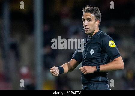 DEVENTER, Stade de Adelaarshorst, 18-09-2020 , saison 2020 / 2021 , Dutch Keuken Kampioen Divie. Résultat final 0-3, Referee Clay Ruperti pendant le match Vas-y Eagles - Ajax Jong Banque D'Images