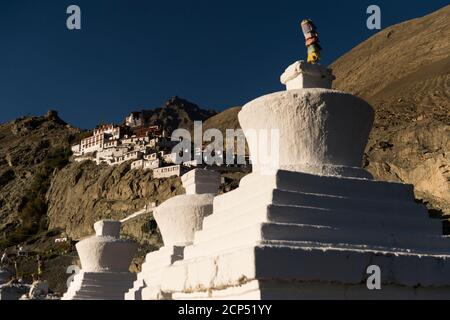 La vallée de Nubra avec le village de Diskit avec le Monastère Galdan Tashis Chosling Gompa Banque D'Images