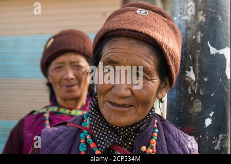 Padum, personnes en attente du Dalaï Lama, portrait Banque D'Images