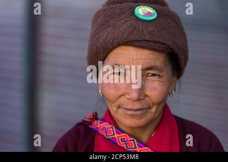 Padum, personnes en attente du Dalaï Lama, portrait Banque D'Images