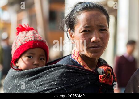 Padum, personnes en attente du Dalaï Lama, portrait Banque D'Images