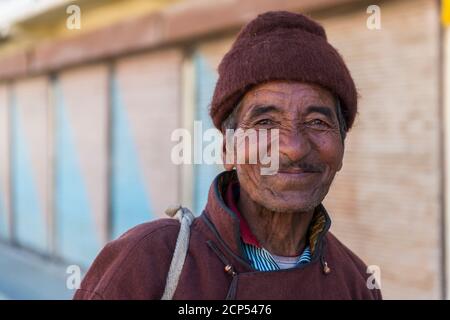 Padum, personnes en attente du Dalaï Lama, portrait Banque D'Images