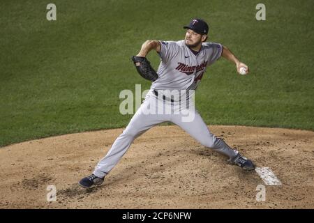 Chicago, États-Unis. 18 septembre 2020. Minnesota Twins Starting Pitcher Rich Hill (44) livre contre les Chicago Cubs dans le deuxième repas à Wrigley Field le vendredi 18 septembre 2020 à Chicago. Photo par Kamil Krzaczynski/UPI crédit: UPI/Alay Live News Banque D'Images