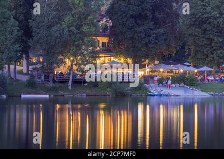 Café en plein air Seerestaurant Alpenblick am Staffelsee, Uffing am Staffelsee, haute-Bavière, Bavière, sud de l'Allemagne, Allemagne, Europe centrale, Europe Banque D'Images