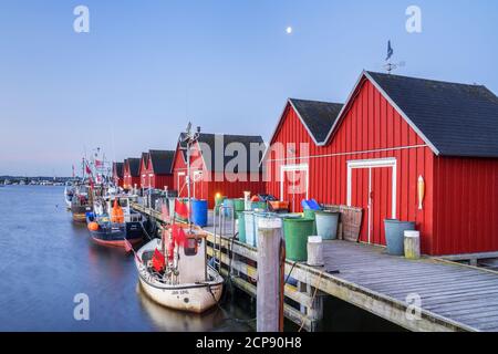 Cabanes de pêche dans le port de Boltenhagen, côte de la mer Baltique, Mecklembourg, Mecklembourg-Poméranie occidentale, Allemagne du Nord, Europe Banque D'Images