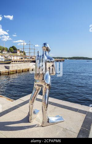Sculpture de Dykkaren dans le port de l'Oslofjord à Oslo, Norvège, Scandinavie, Europe du Nord, Europe Banque D'Images