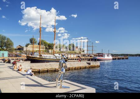 Sculpture de Dykkaren dans le port de l'Oslofjord à Oslo, Norvège, Scandinavie, Europe du Nord, Europe Banque D'Images