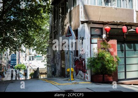 Coin d'une maison avec graffiti, Sheung WAN, Hong Kong Banque D'Images