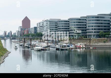 Duisburg, port intérieur, marina, « Five Boats » - bureaux et centre d'affaires Banque D'Images