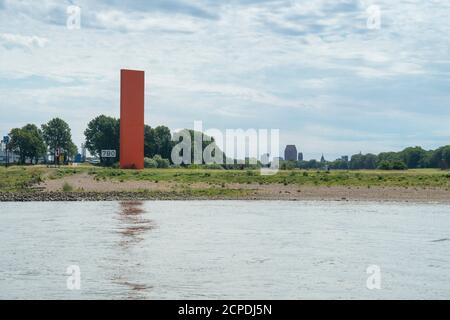 Duisburg, embouchure de la Ruhr dans le Rhin, Rheinorange (sculpture en acier) Banque D'Images