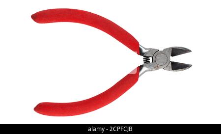Pinces coupantes de fil avec poignées rouges isolées sur fond blanc. Outils à main. Le fichier contient un chemin d'écrêtage. Banque D'Images