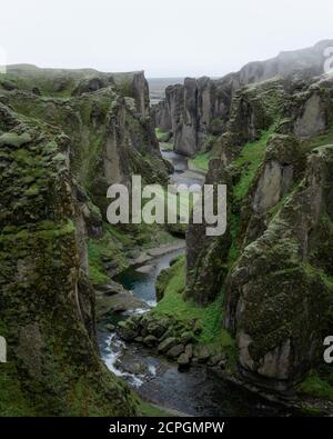 Canyon de Fjaðrárgljúfur, sud de l'Islande, Islande, Europe Banque D'Images