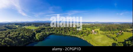 Panorama, Haarsee, Hirschberg et château de Hirschberg, près de Weilheim, Pfaffenwinkel, contreforts des Alpes, image de drone, haute-Bavière, Bavière, Allemagne Banque D'Images