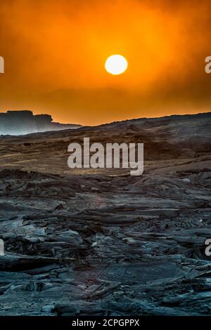 Lever de soleil sur le champ de lave, volcan de protection Erta Ale, dépression de Danakil, région d'Afar, Éthiopie, Afrique Banque D'Images